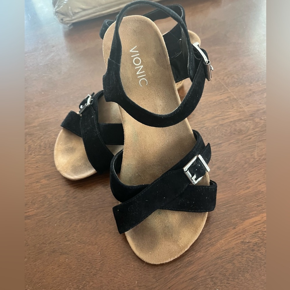 Vionic ANKA Black Suede Sandals with Silver Buckles EUC